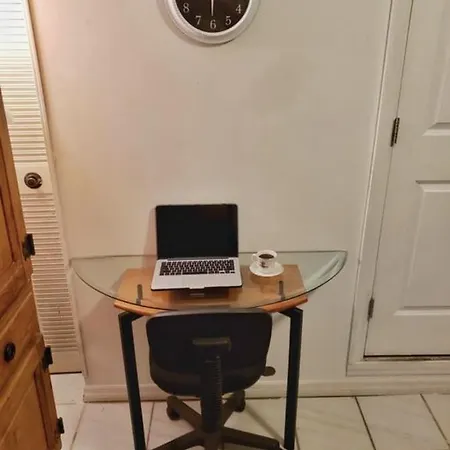 Cozy Queen Bed Studio With 60 Inch Smart Tv, Netflix, Airplay, Mini-Fridge, And 500 Mbps Wifi Near Fiu, Dolphin Mall, Airport Miami Exterior photo