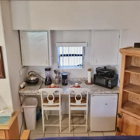 Cozy Queen Bed Studio With 60 Inch Smart Tv, Netflix, Airplay, Mini-Fridge, And 500 Mbps Wifi Near Fiu, Dolphin Mall, Airport Miami Exterior photo